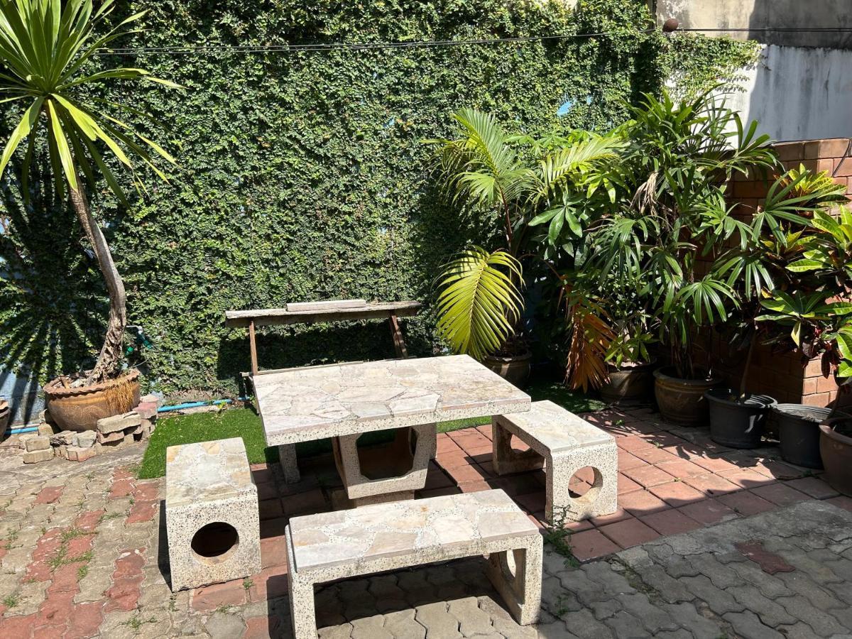 Thaitae Guesthouse Huahin Bagian luar foto